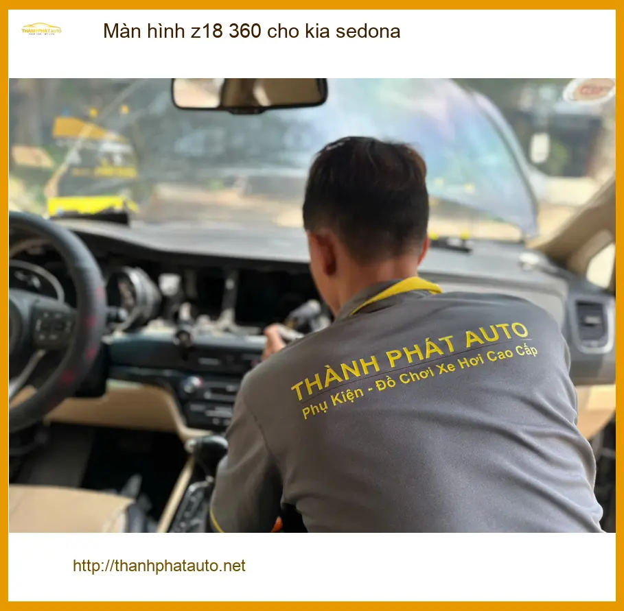 Anh Lộc lắp Màn hình Z18 360 cho Kia Sedona ở Quận 9 để đỗ xe thuận tiện hơn ảnh thực tế 4