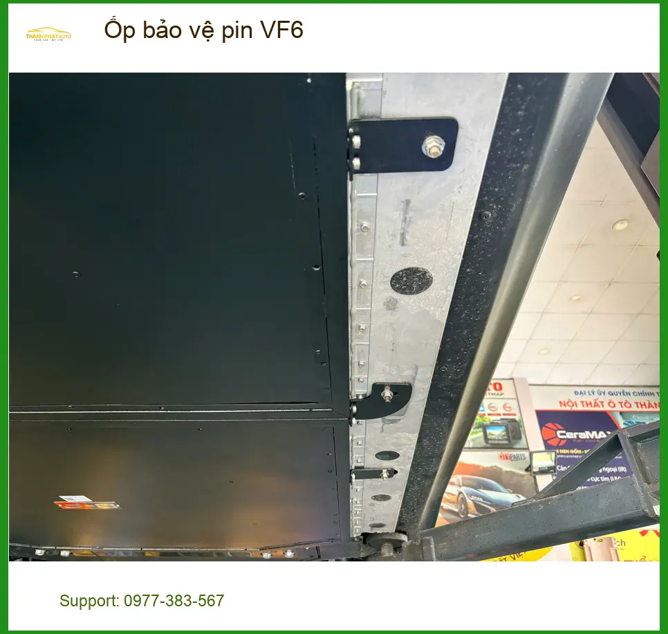 Anh Lâm lắp Ốp bảo vệ pin VF6 tại Quận 12 tránh hư hại khi đi đường xấu ảnh thực tế 2