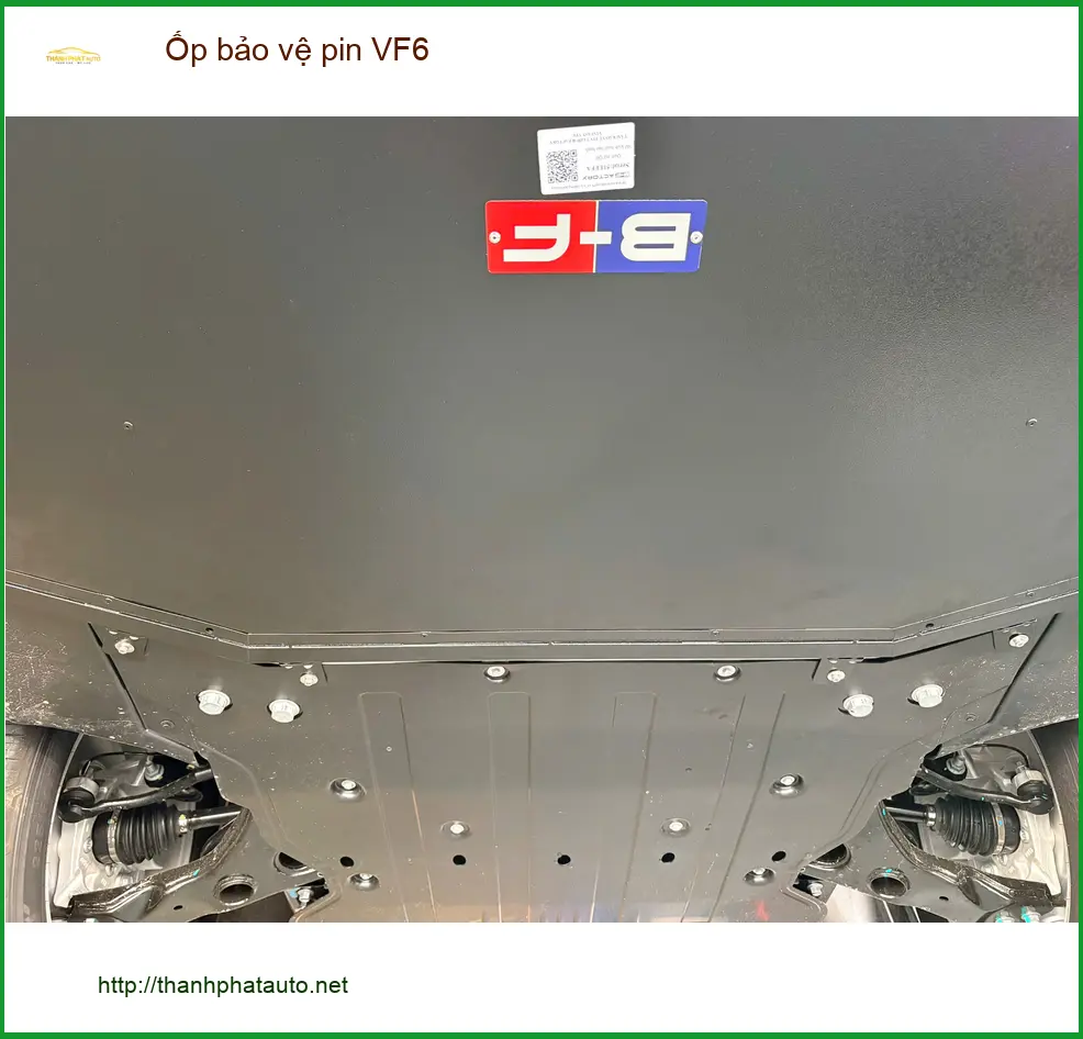 Anh Khải lắp ốp bảo vệ pin VinFast VF6 tại Quận 9 tránh va đập gầm xe ảnh thực tế 2