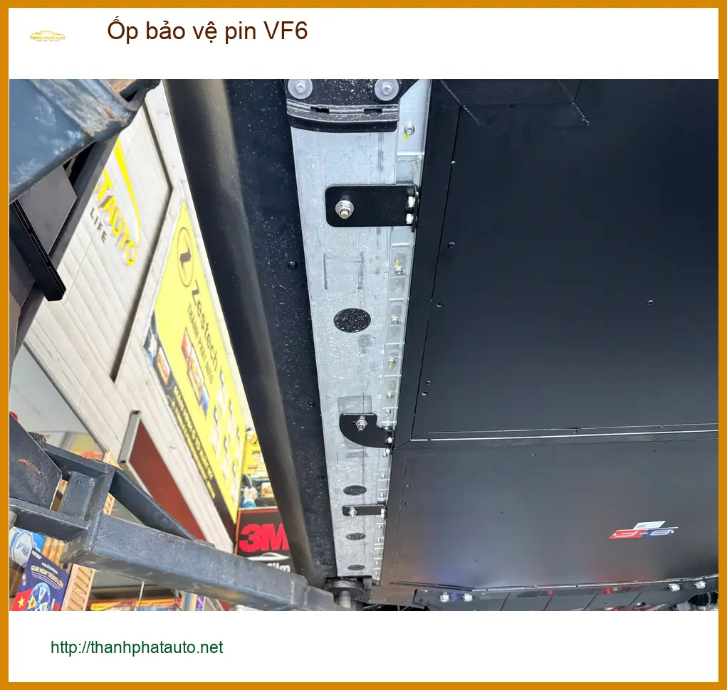 Anh Khải lắp ốp bảo vệ pin VinFast VF6 tại Quận 9 tránh va đập gầm xe ảnh thực tế 4
