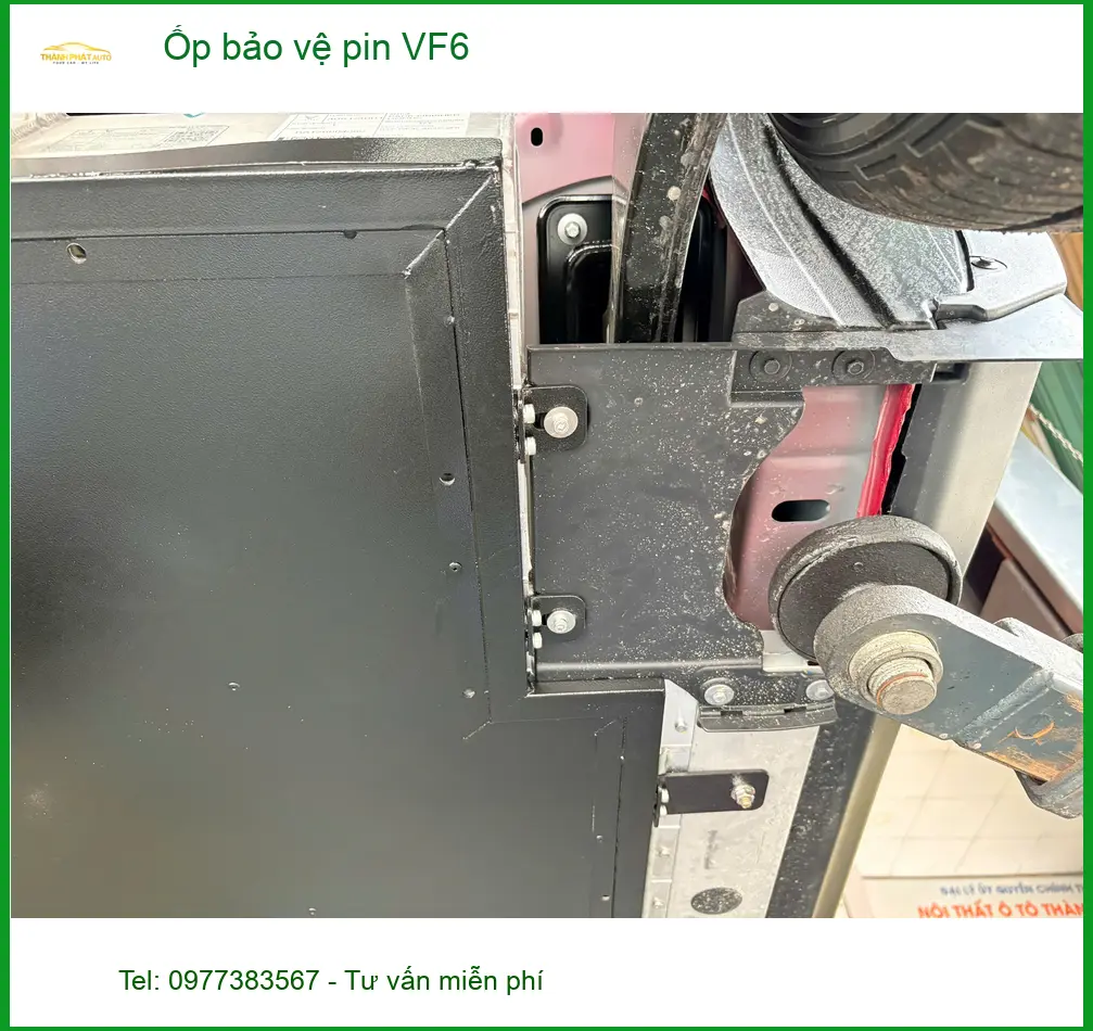 Anh Lâm lắp Ốp bảo vệ pin VF6 tại Quận 12 tránh hư hại khi đi đường xấu ảnh thực tế 4