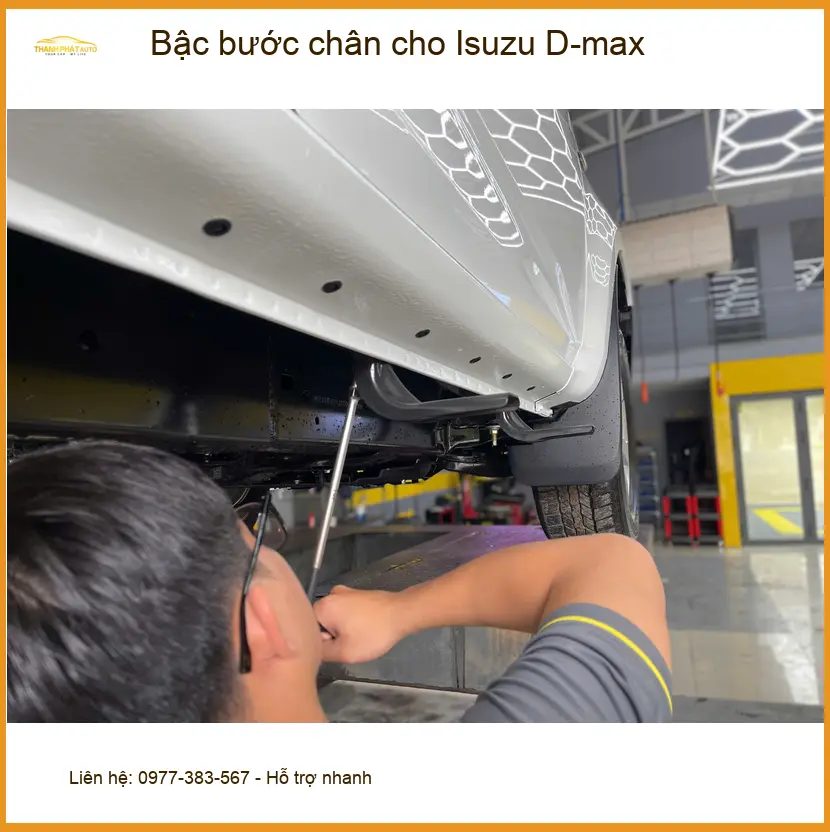 Anh Khang lắp bậc bước chân Isuzu D-max tại Thủ Đức để lên xuống dễ