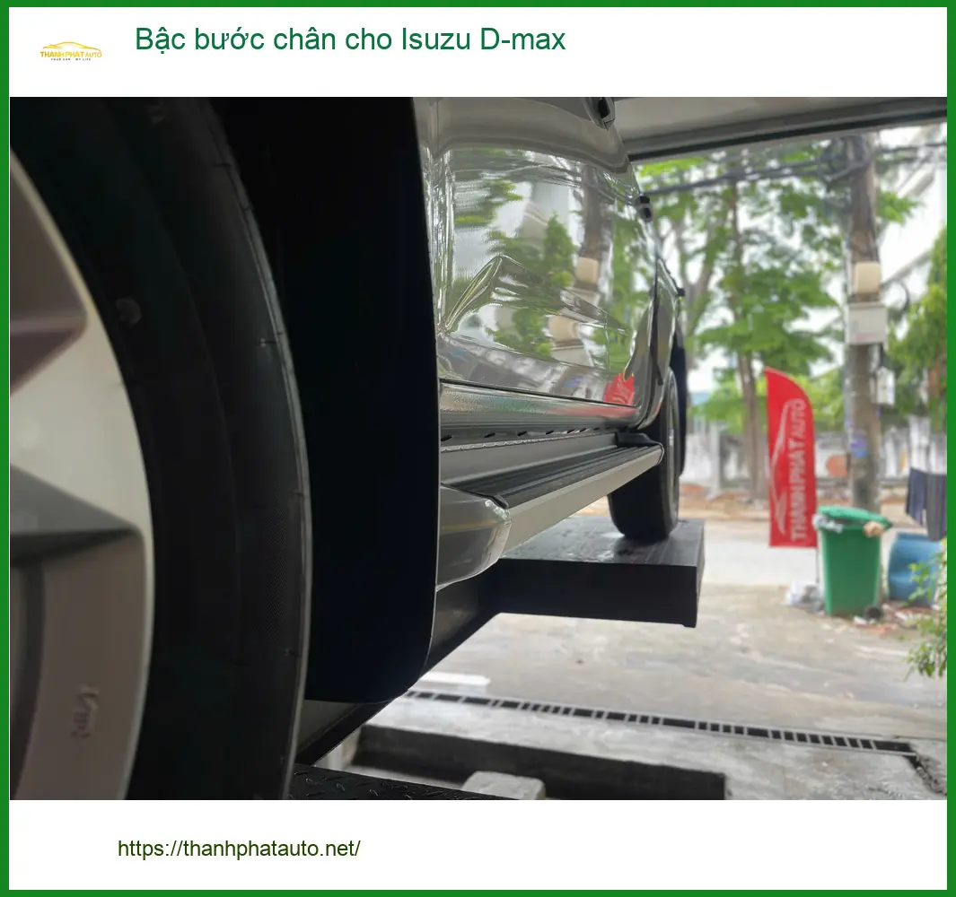 Anh Minh lắp bậc bước chân Isuzu D-max tại Quận 9 để tiện lên xuống xe ảnh thực tế 2