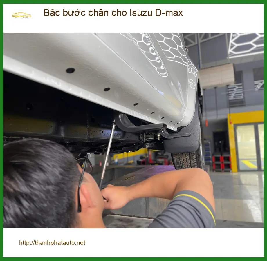 Anh Khang lắp bậc bước chân cho Isuzu D-max tại Hóc Môn để tiện lên xuống xe ảnh thực tế 3