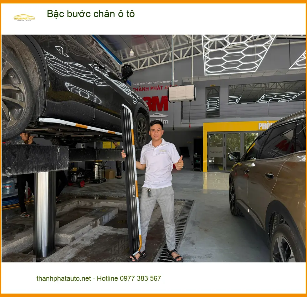 Chú Minh lắp bậc bước chân ô tô Hyundai Santa Fe tại Quận Tân Bình