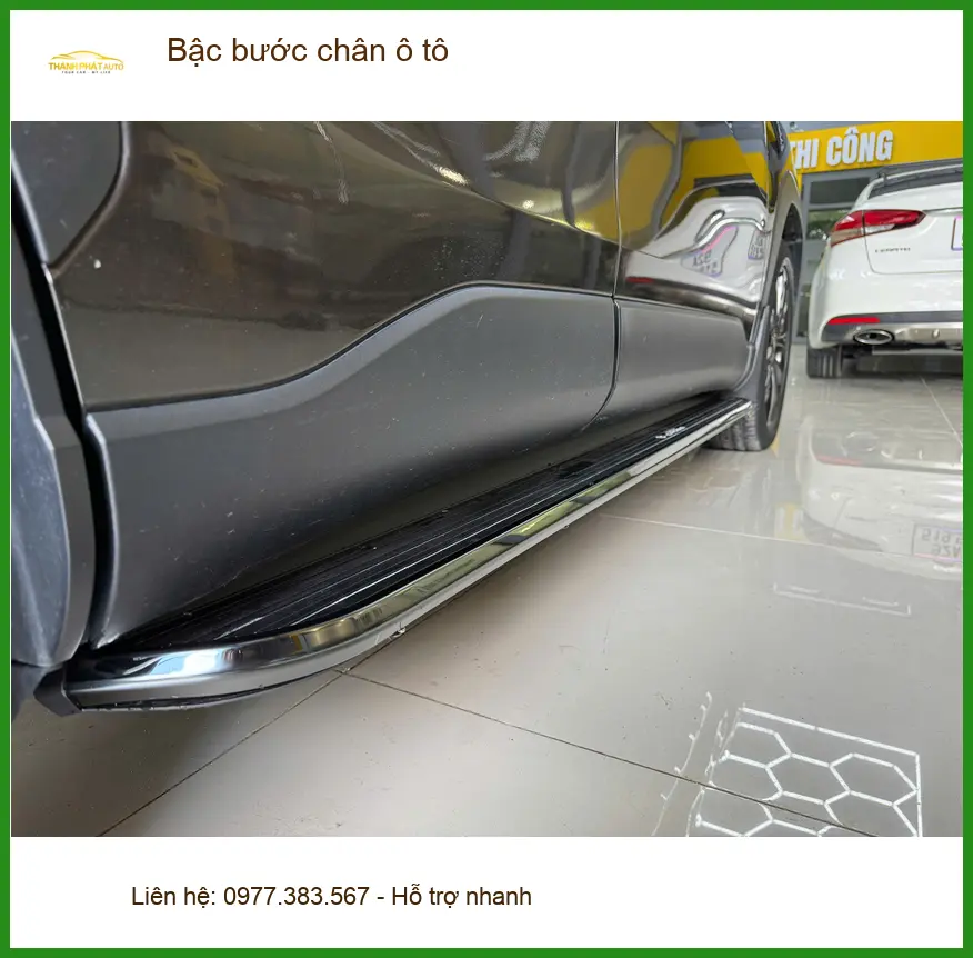 Chú Minh lắp bậc bước chân ô tô Hyundai Santa Fe tại Quận Tân Bình ảnh thực tế 3