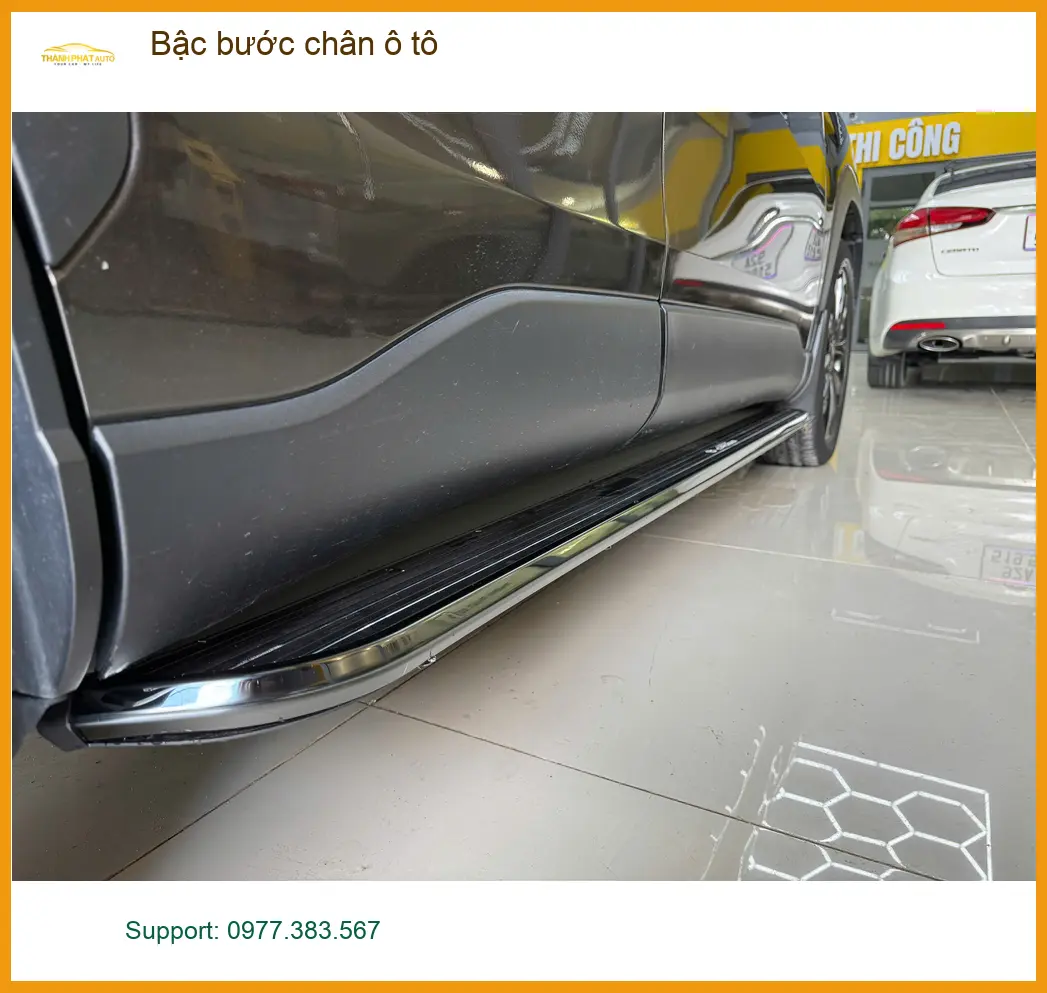 Chị Thảo lắp bậc bước chân ô tô cho Kia Carnival tại Hóc Môn ảnh thực tế 3