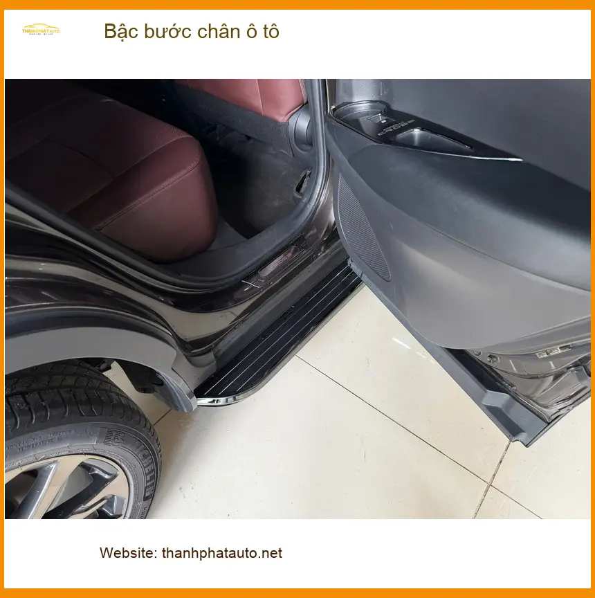 Anh Minh lắp Bậc bước chân ô tô Hyundai Tucson tại Quận 2, tiện gia đình.