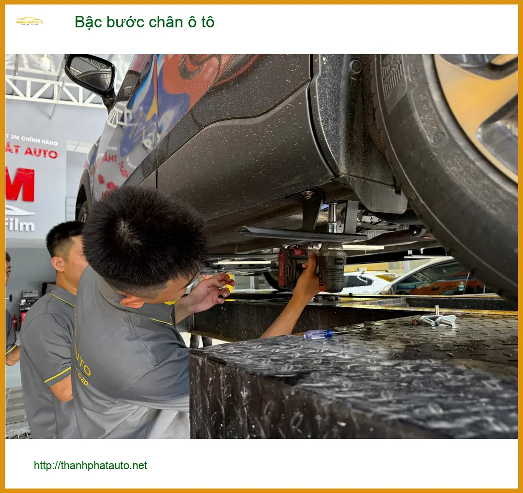 Anh Minh lắp Bậc bước chân ô tô Hyundai Tucson tại Quận 2, tiện gia đình. ảnh thực tế 3