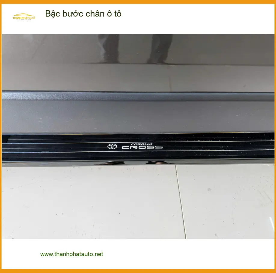 Anh Quang Huy lắp bậc bước chân ô tô cho Hyundai Accent ở Quận 4 để vợ con lên xuống xe dễ dàng hơn ảnh thực tế 3