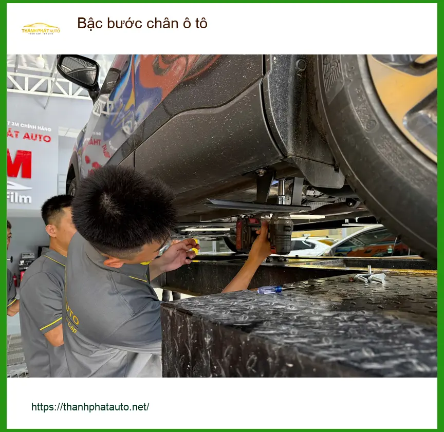 Anh Quang Huy lắp bậc bước chân ô tô cho Hyundai Accent ở Quận 4 để vợ con lên xuống xe dễ dàng hơn ảnh thực tế 4