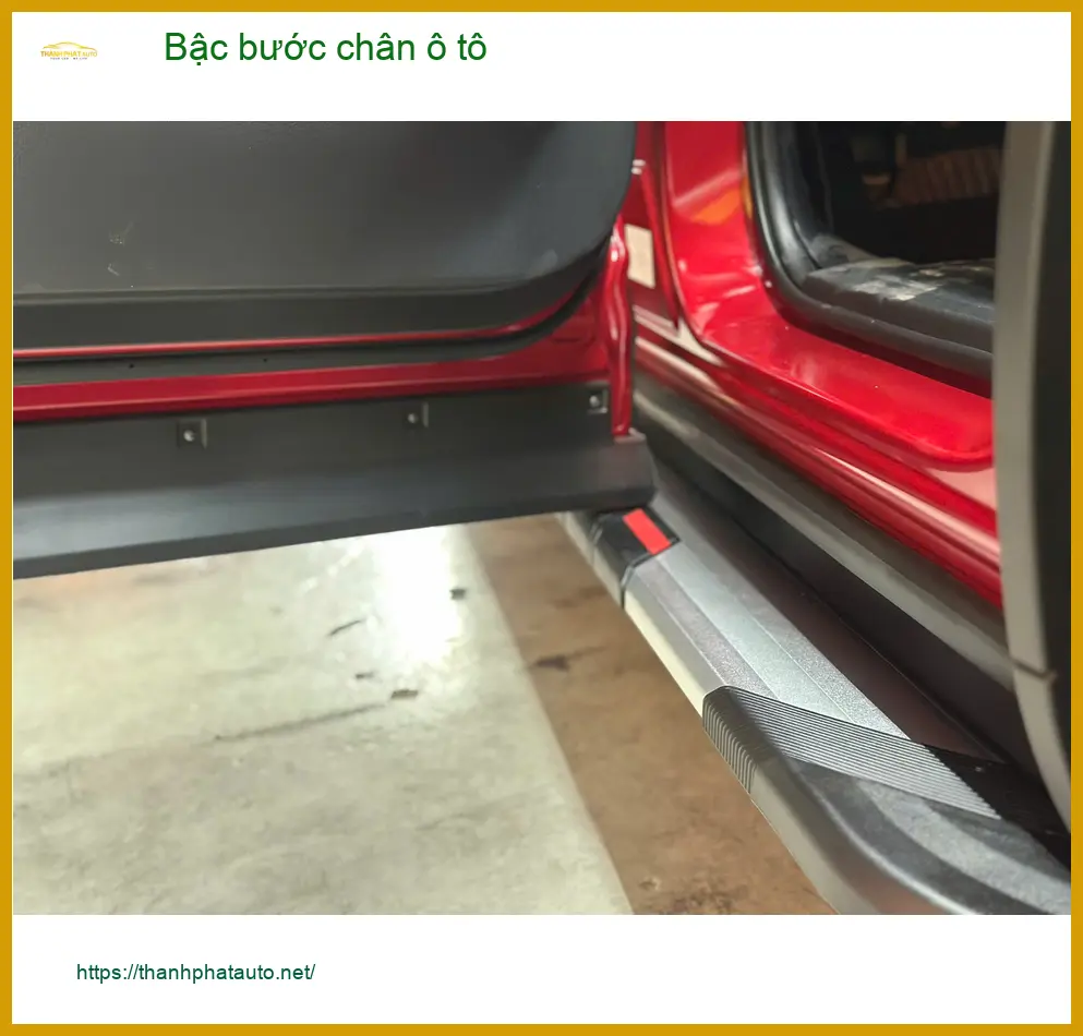 Chị Thảo lắp bậc bước chân ô tô Ford Everest tại Quận 12 cho xe thêm tiện nghi ảnh thực tế 2