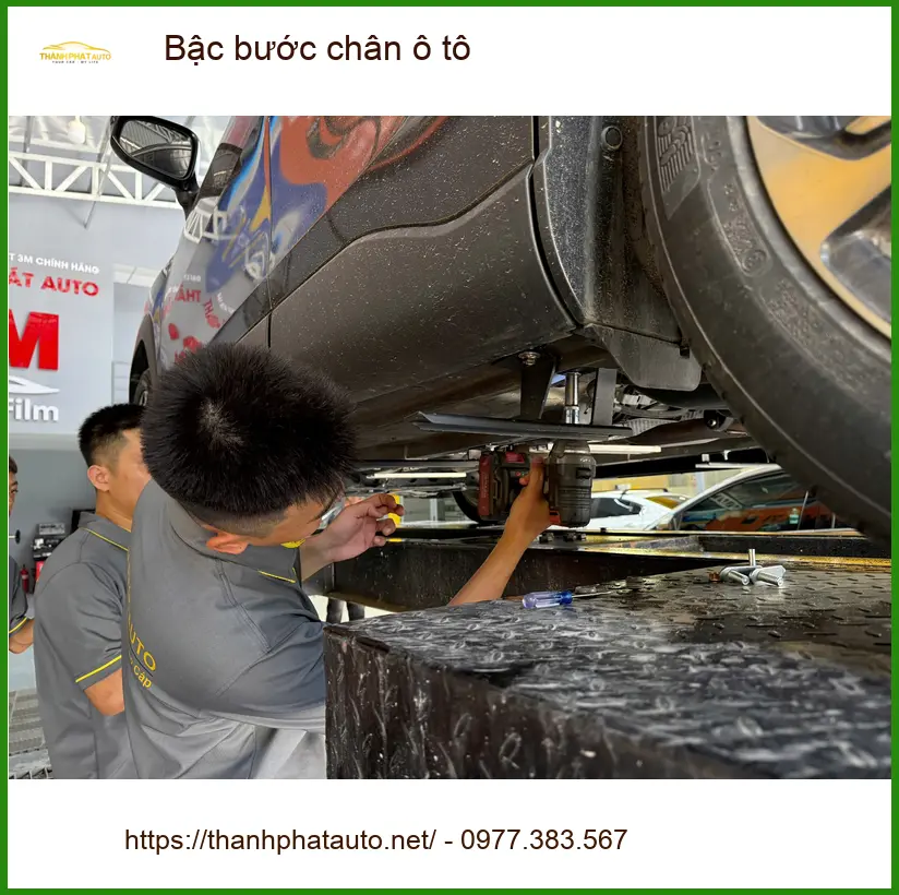 Chị Thảo lắp bậc bước chân ô tô Mazda CX-5 tiện lợi hơn tại Quận 5 ảnh thực tế 2