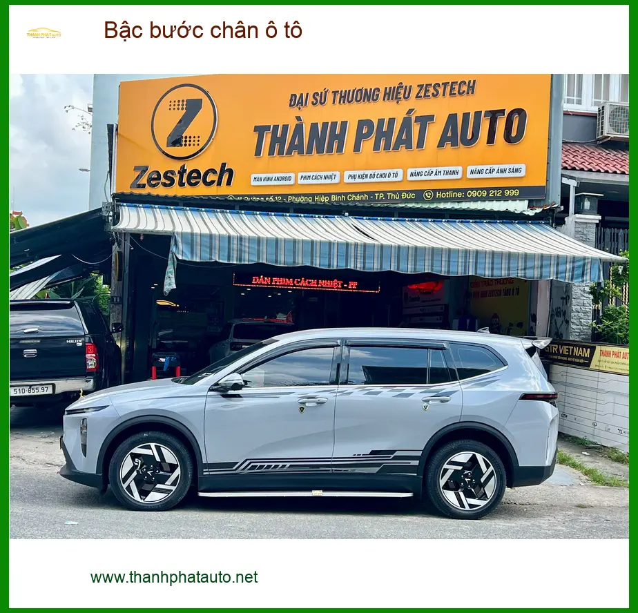 Anh Phi Long lắp bậc bước chân cho xe Mitsubishi Xpander ở Gò Vấp ảnh thực tế 2
