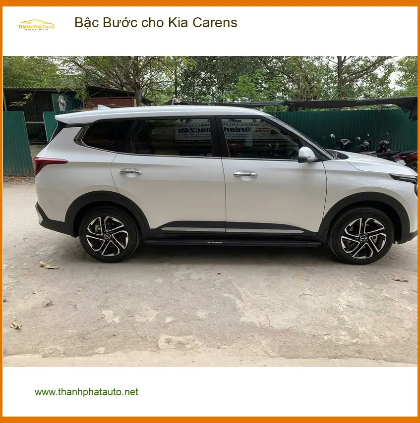 Chị Lan Anh lắp Bậc Bước cho Kia Carens ở Bình Chánh vì có trẻ nhỏ