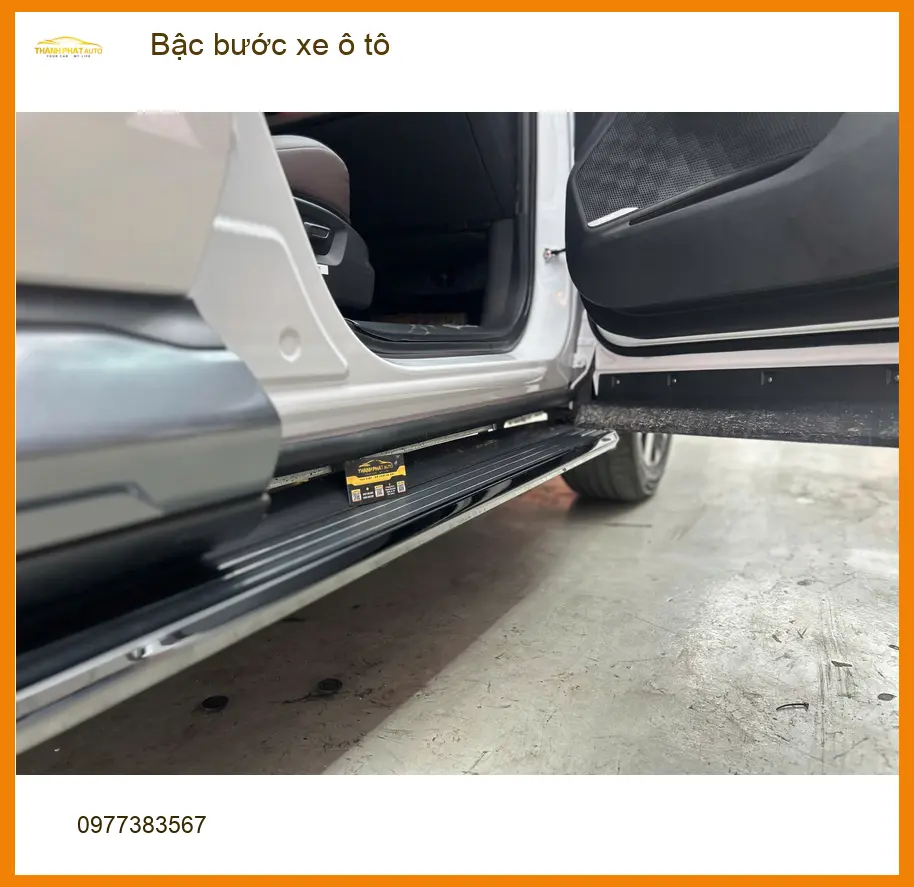 Chị Thanh lắp bậc bước xe ô tô Hyundai Santa Fe tại Hóc Môn cho gia đình