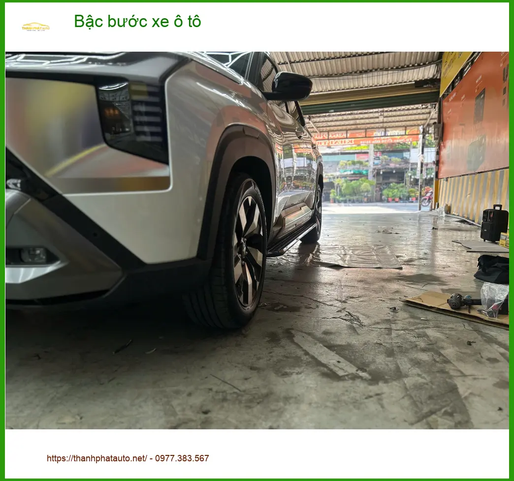 Chú Minh lắp bậc bước xe ô tô Ford Everest tại Quận Thủ Đức