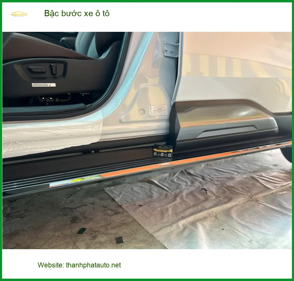 Chị Mai lắp bậc bước xe Kia Sorento cho con nhỏ dễ dàng lên xuống tại Quận 12 ảnh thực tế 2