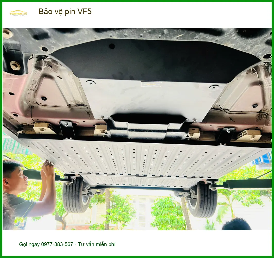 Anh Quang bảo vệ pin VinFast VF5 tại Quận 2 cho xe điện bền hơn ảnh thực tế 2