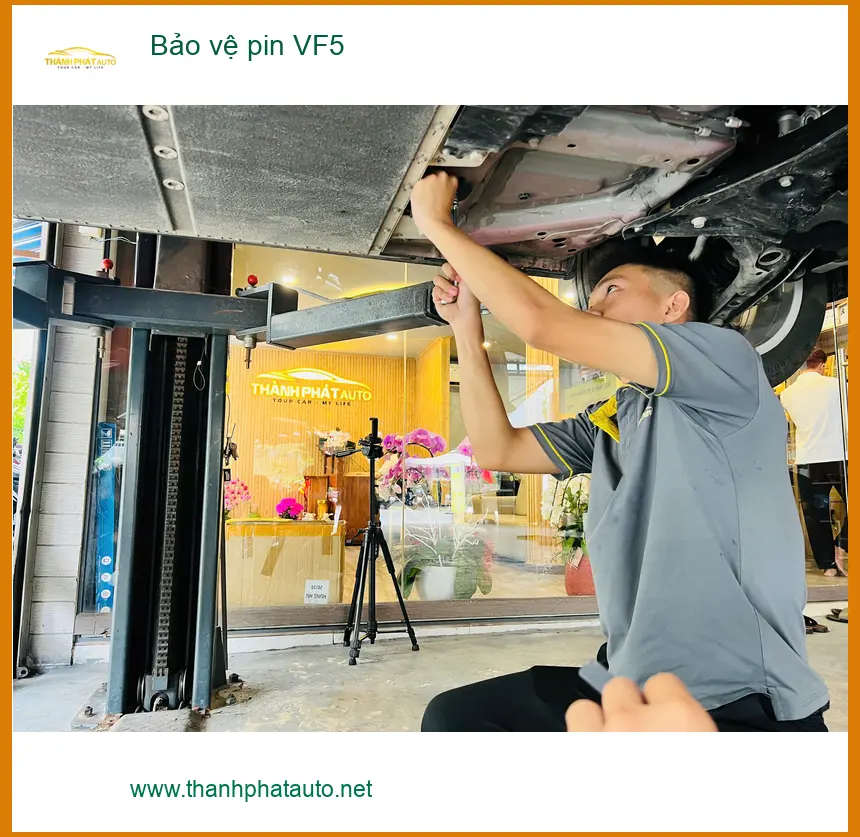 Chú Vĩnh bảo vệ pin VF5 tại Quận Thủ Đức để an tâm di chuyển xa ảnh thực tế 2