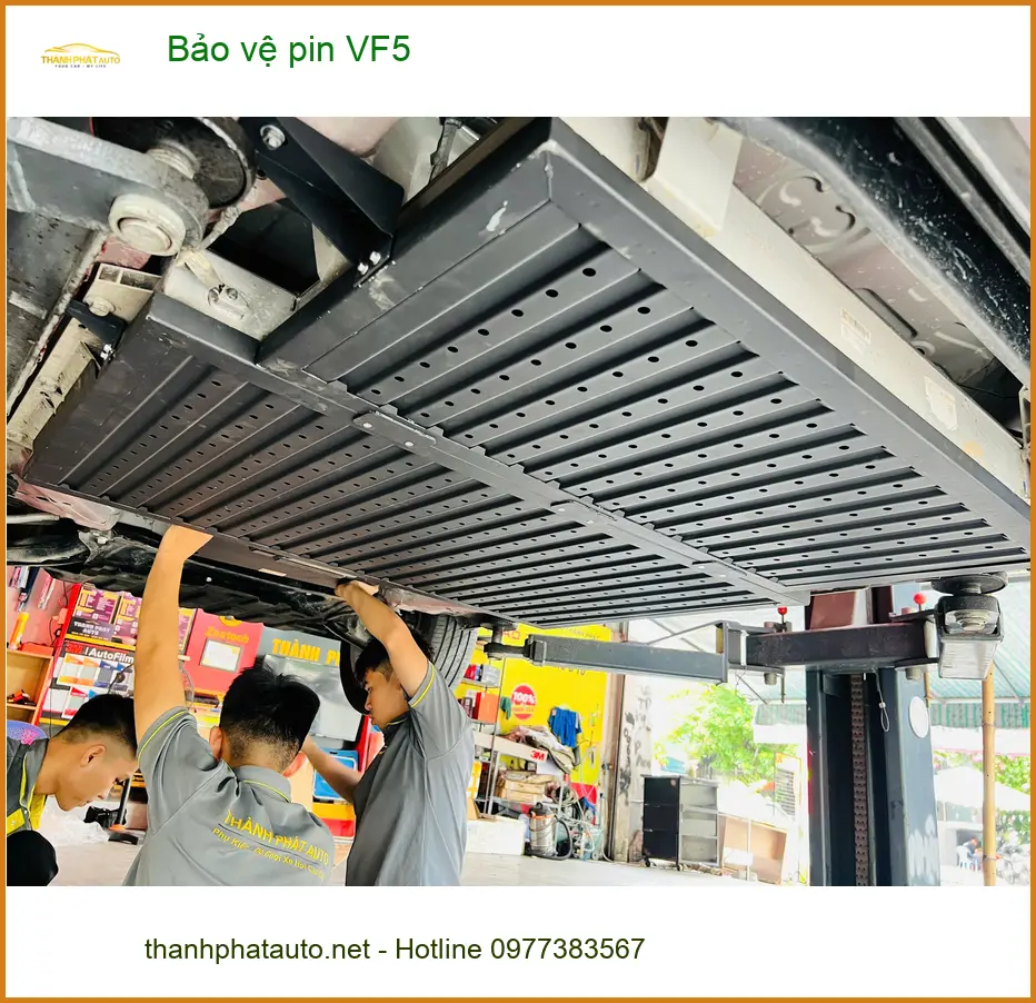 Chị Mai Lan bảo vệ pin VinFast VF5 tại Quận 7 để kéo dài tuổi thọ pin xe điện