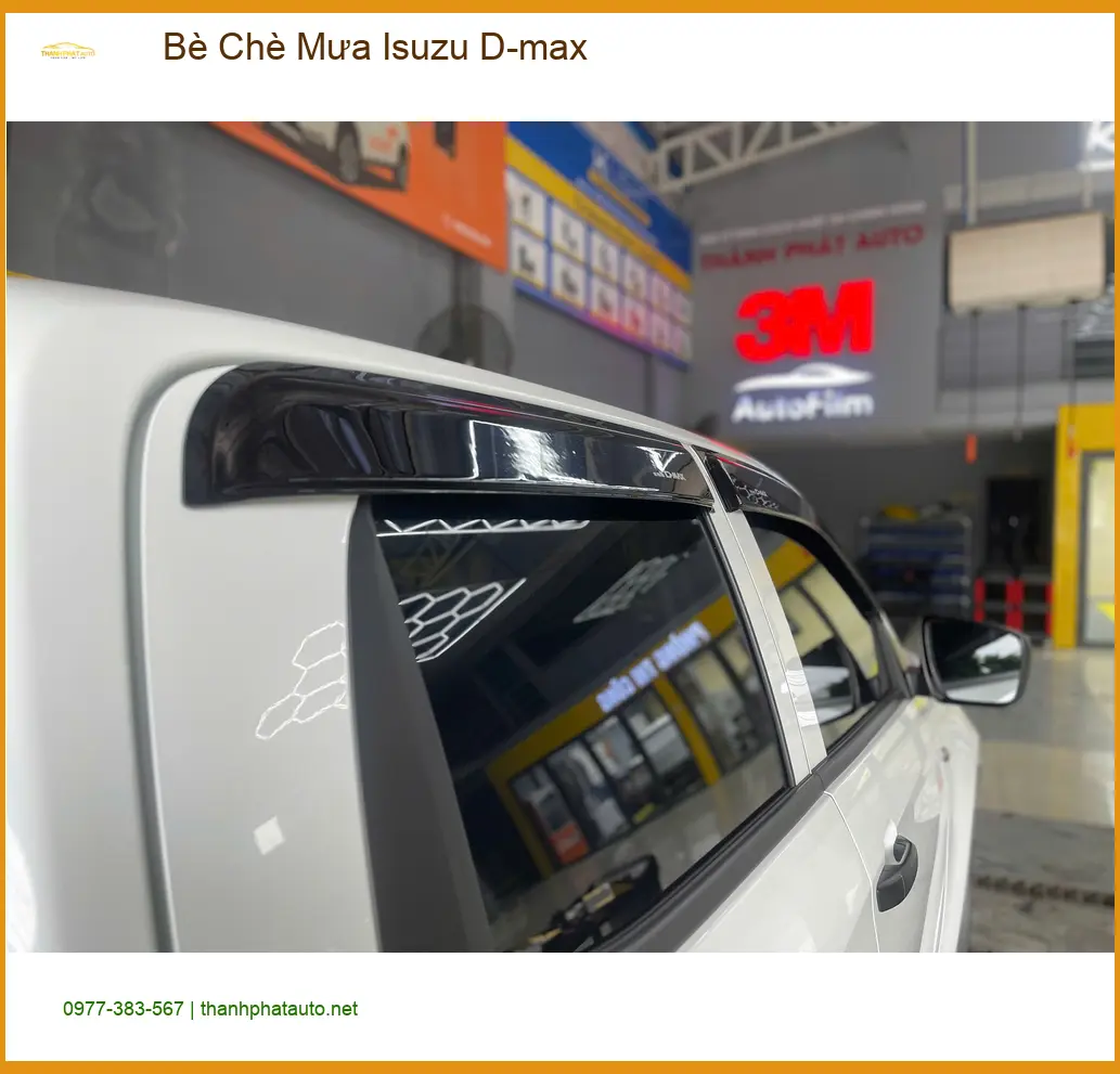 Anh Quang gắn Bè Che Mưa Isuzu D-max ở Bình Chánh tránh nước tạt cabin