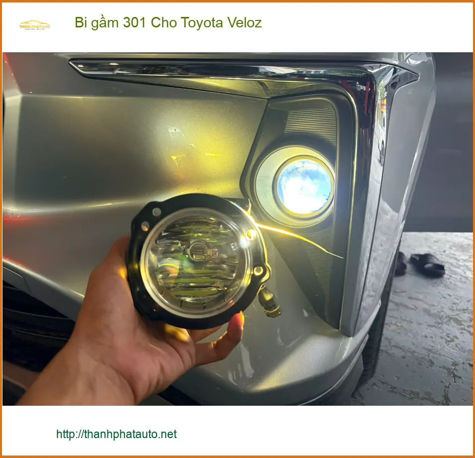 Chú Quang độ bi gầm 301 cho Toyota Veloz Gò Vấp để an tâm đi đường mưa. ảnh thực tế 4