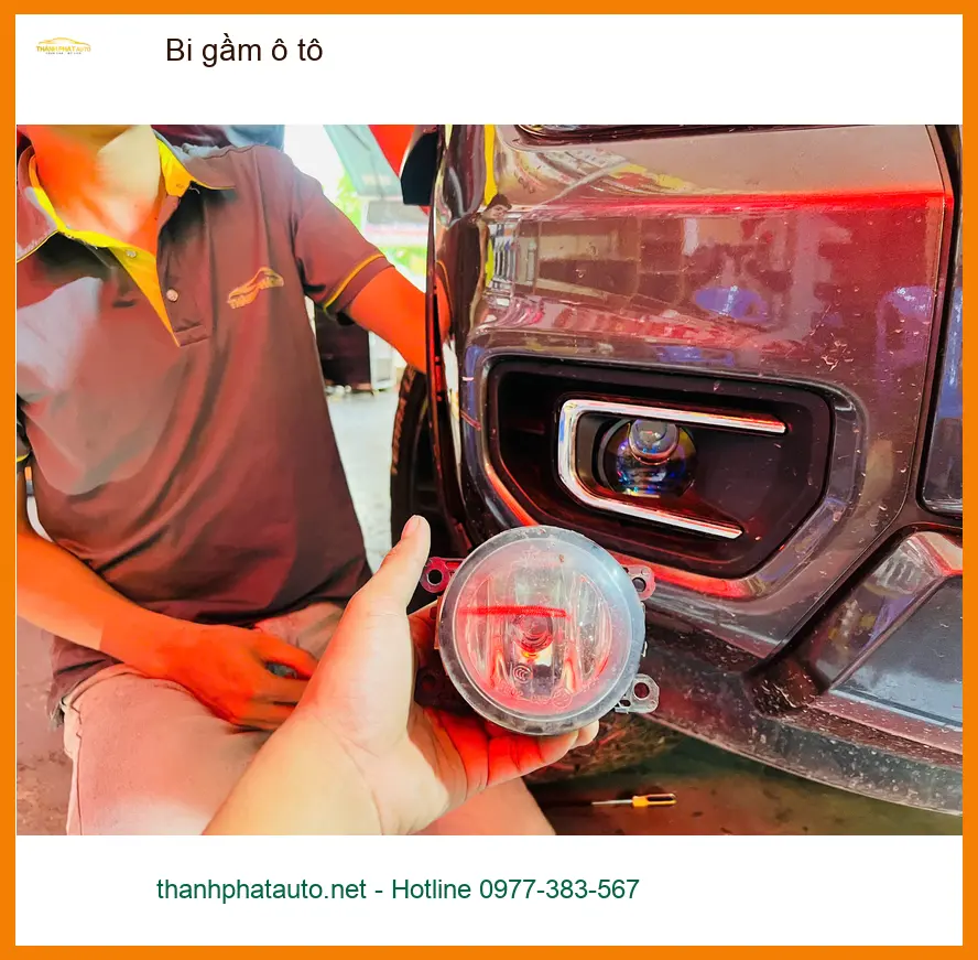 Anh Minh lắp Bi gầm ô tô cho Hyundai SantaFe tại Quận 9 vì đèn zin yếu khi đi đường trường