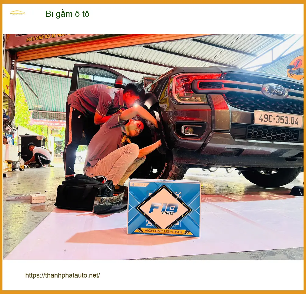 Anh Minh lắp Bi gầm ô tô cho Hyundai SantaFe tại Quận 9 vì đèn zin yếu khi đi đường trường ảnh thực tế 4