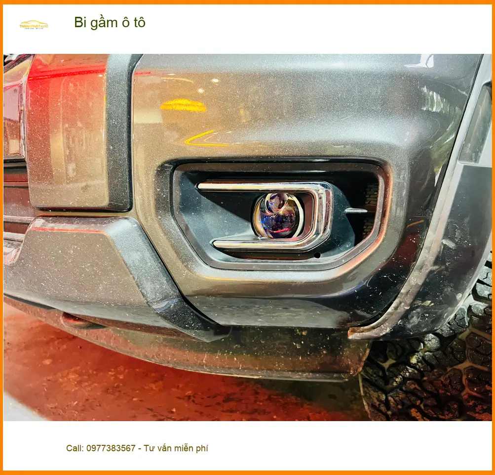 Chị Phúc An độ bi gầm ô tô cho Kia Carnival tại Quận 10 vì đèn zin không đủ sáng