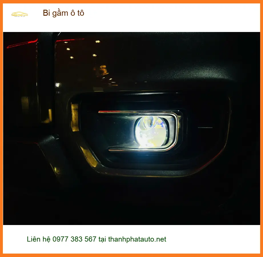 Chị Phúc An độ bi gầm ô tô cho Kia Carnival tại Quận 10 vì đèn zin không đủ sáng ảnh thực tế 4