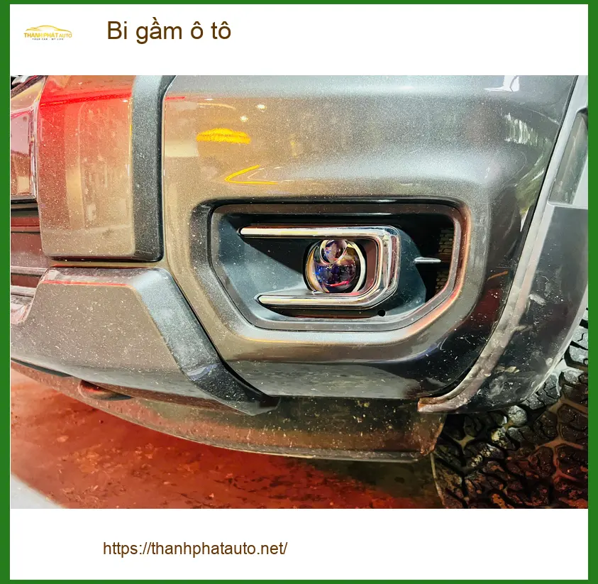 Anh Khải độ bi gầm ô tô cho Mitsubishi Triton tại Nhà Bè vì đèn zin yếu