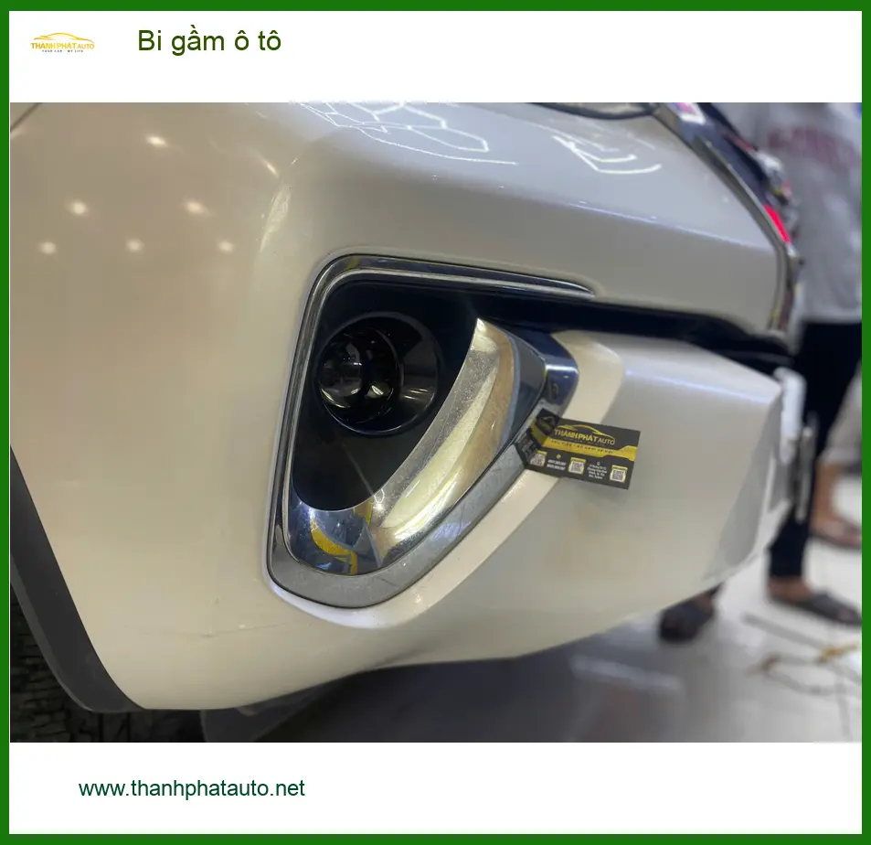 Anh Lợi nâng cấp bi gầm ô tô cho Kia Carnival tại Quận 9 vì đèn zin thiếu sáng