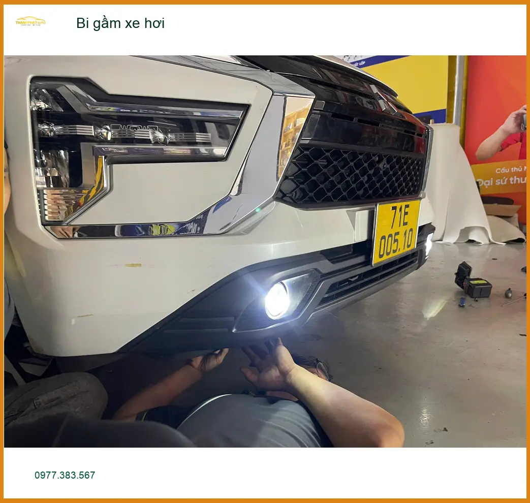 Anh Vĩnh độ bi gầm xe hơi Hyundai Santa Fe tại Quận Thủ Đức vì đèn zin yếu khi mưa ảnh thực tế 5