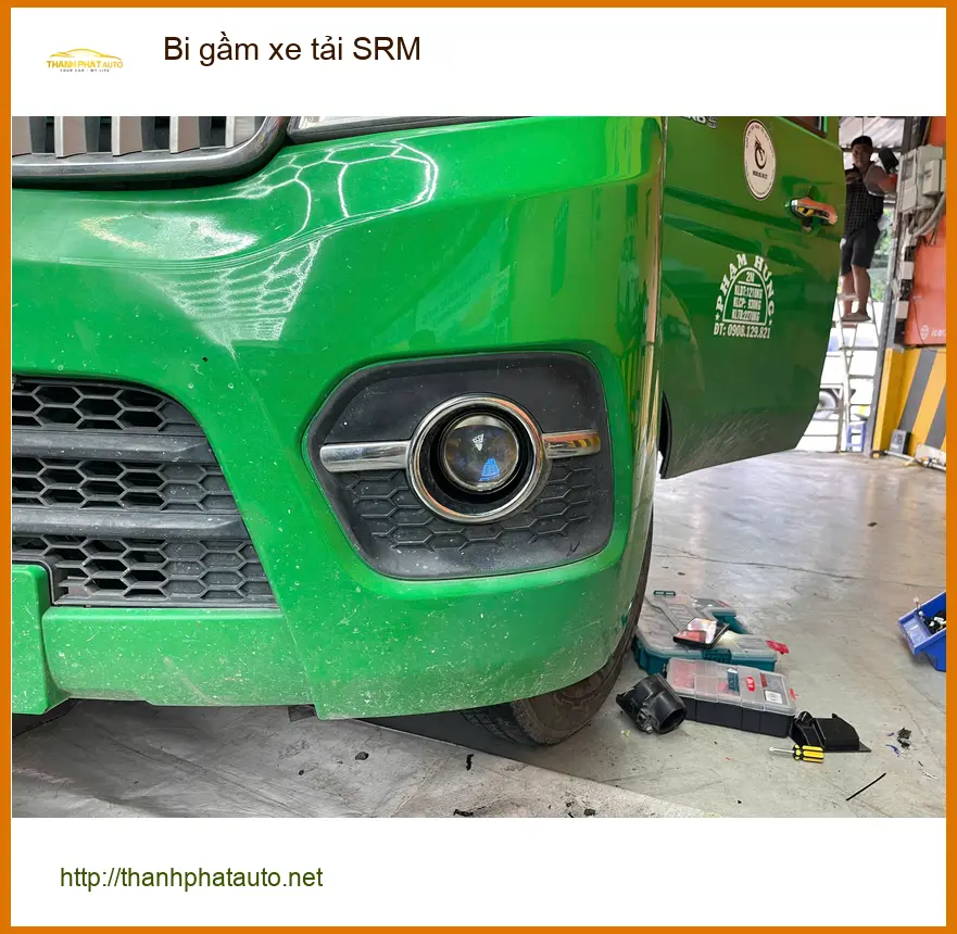 Chú Lân độ bi gầm cho xe tải SRM để cải thiện tầm nhìn khi lái xe đêm tại Quận 1 ảnh thực tế 2