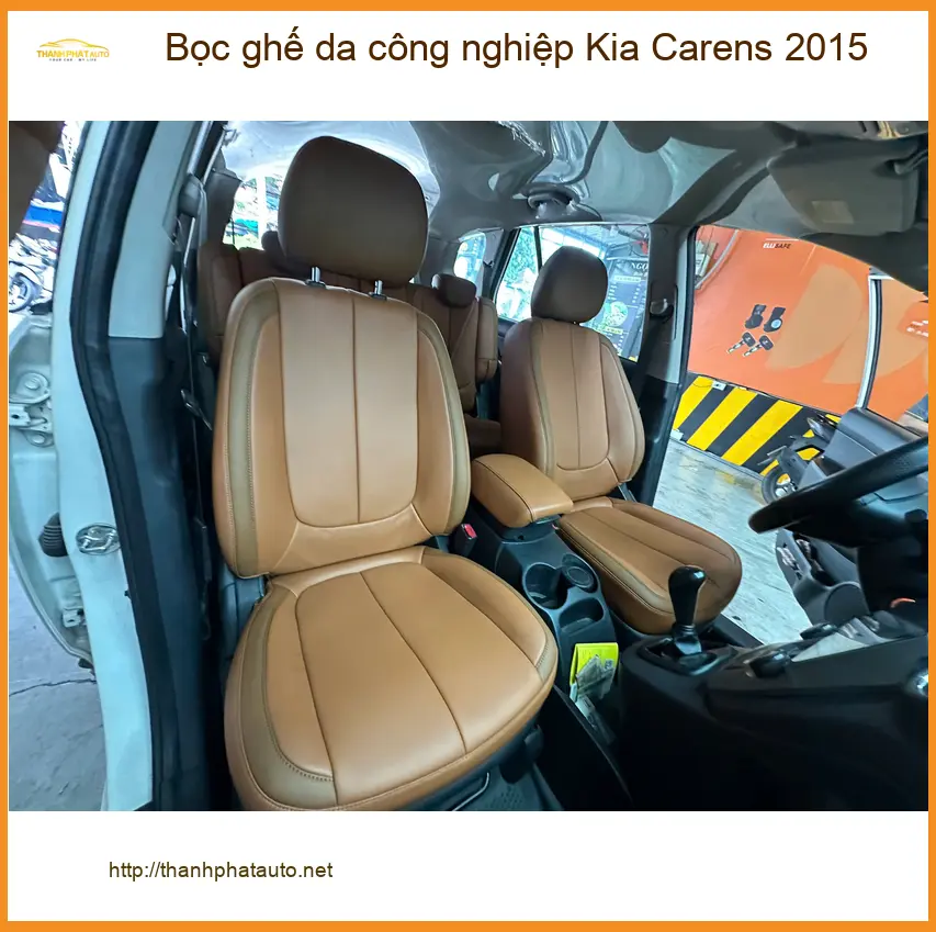 Chị Thảo bọc ghế da công nghiệp Kia Carens 2015 Quận 7 để nội thất xe luôn sạch đẹp. ảnh thực tế 5