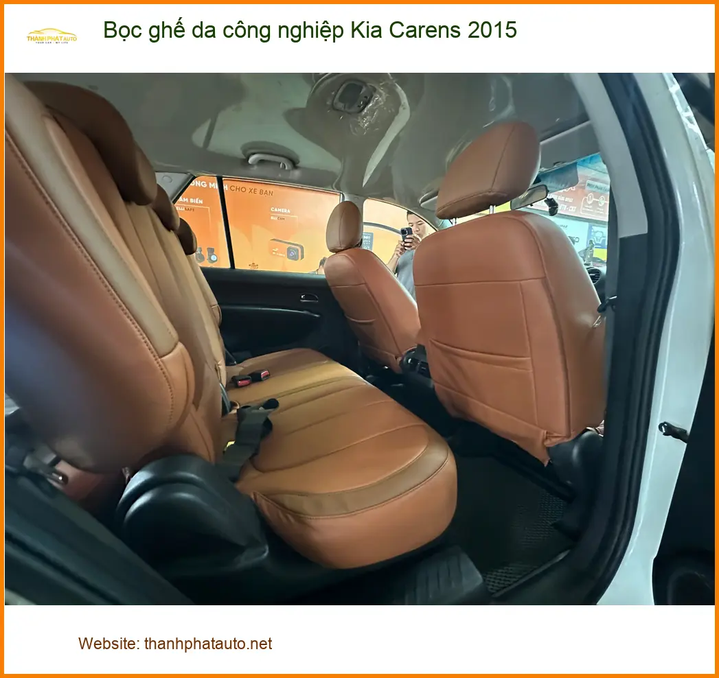 Chị Thảo bọc ghế da công nghiệp Kia Carens 2015 ở Hóc Môn vì ghế cũ xuống cấp ảnh thực tế 3