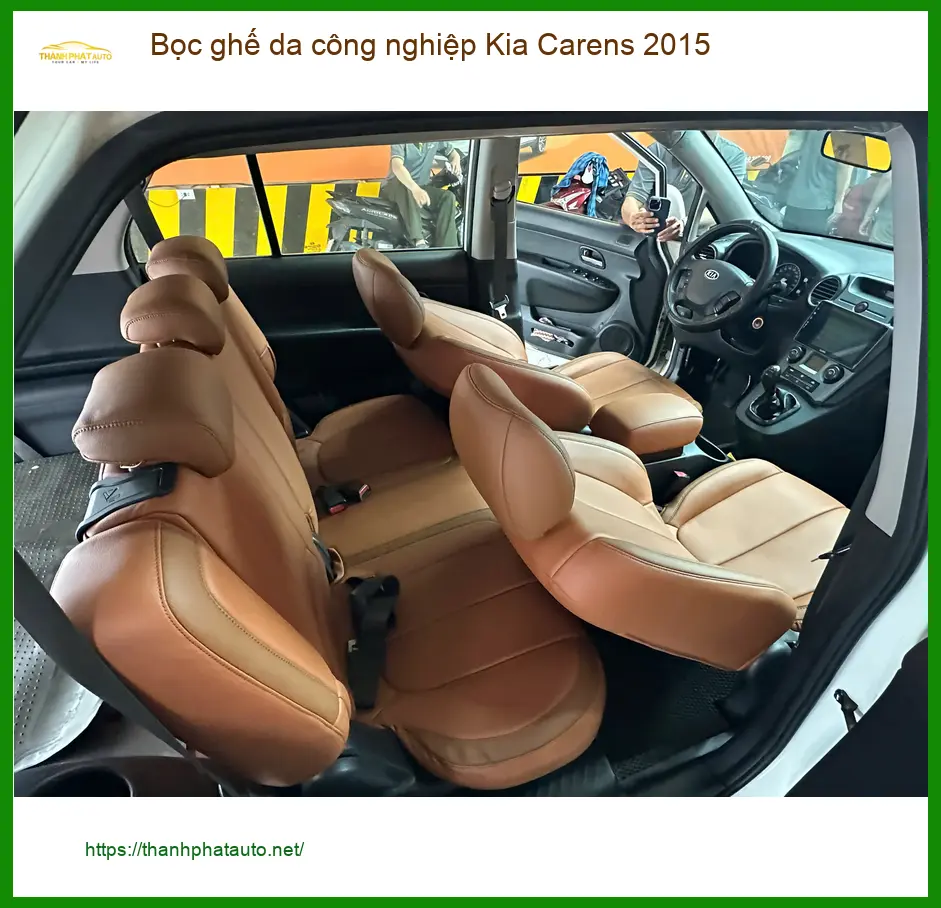 Chị Thảo bọc ghế da công nghiệp Kia Carens 2015 ở Hóc Môn vì ghế cũ xuống cấp ảnh thực tế 4