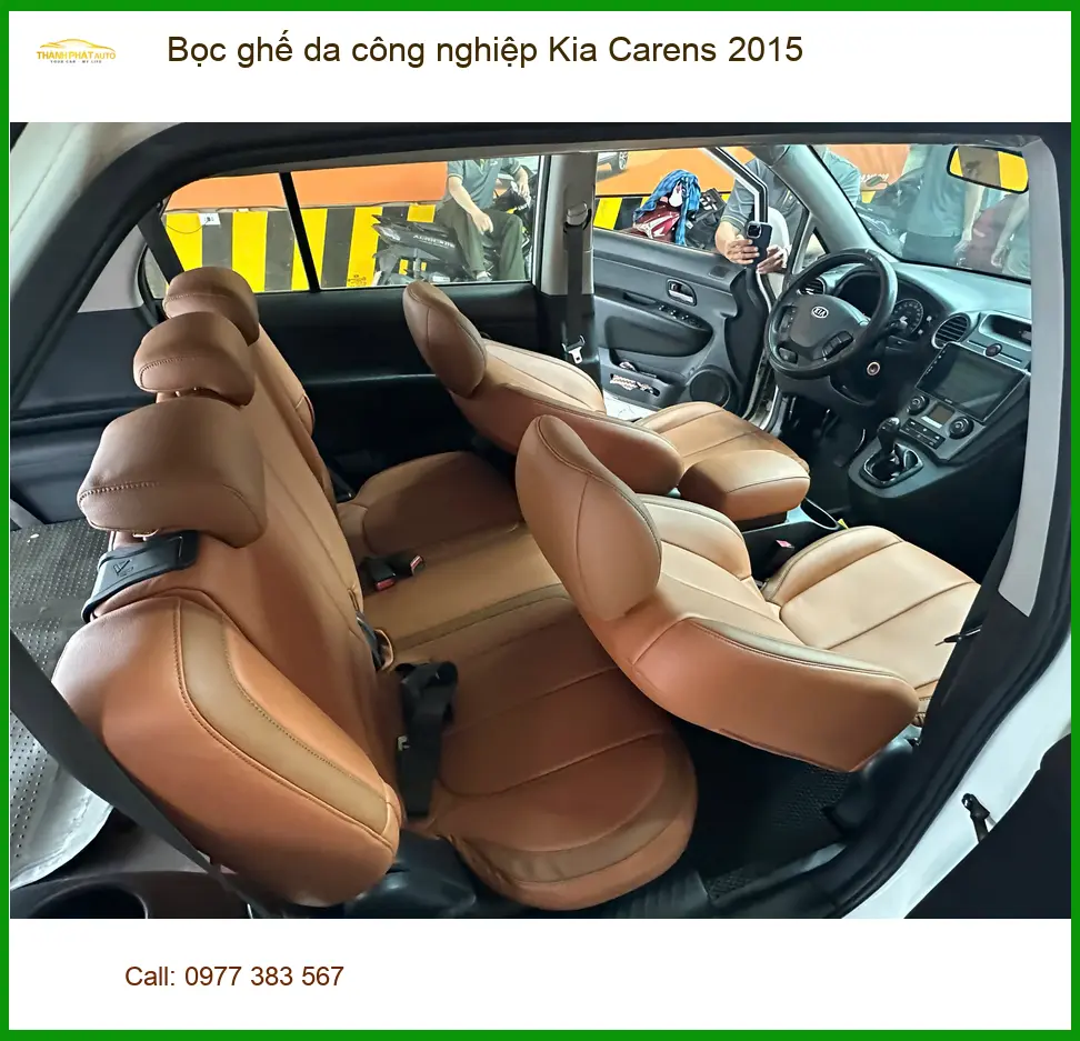 Chị Lan Anh bọc ghế da công nghiệp Kia Carens 2015 Quận 9 vì ghế cũ đã sờn rách nhiều ảnh thực tế 4