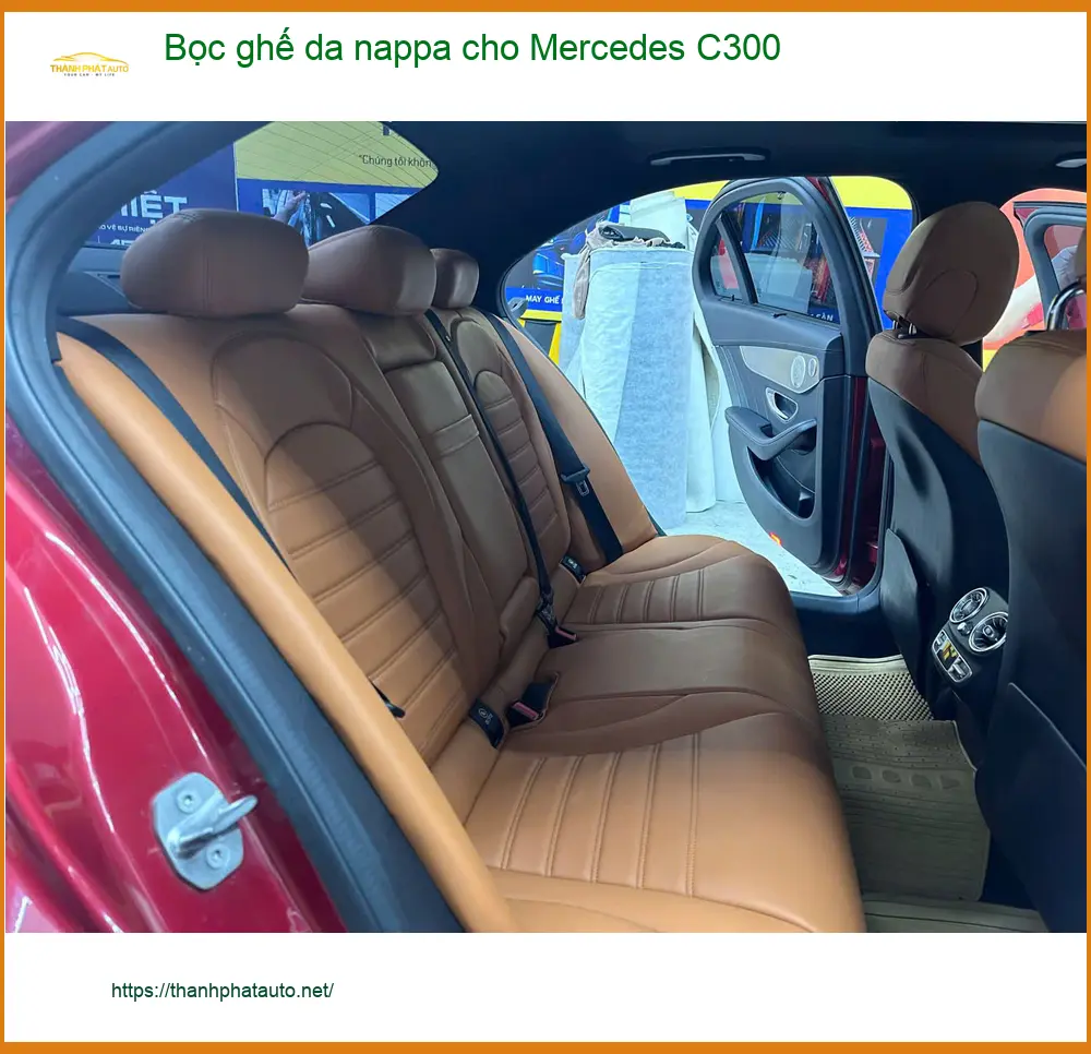 Anh Tấn bọc ghế da nappa cho Mercedes C300 tại Quận 3 để nội thất xe sang trọng hơn