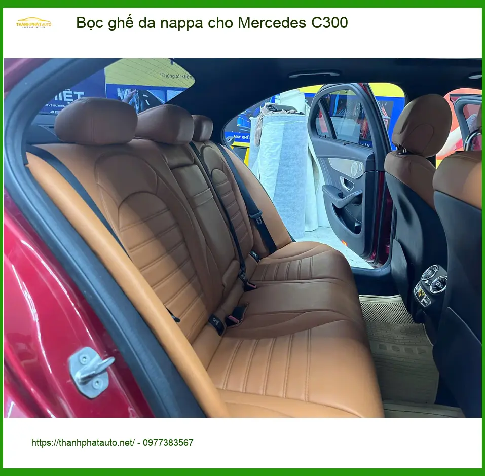 Anh Tấn bọc ghế da Nappa cho Mercedes C300 tại Thủ Đức để nội thất sang trọng hơn ảnh thực tế 2