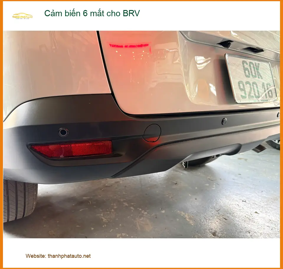 Anh Quân lắp cảm biến 6 mắt cho BRV Quận Gò Vấp để đỗ xe an toàn hơn trong hẻm nhỏ