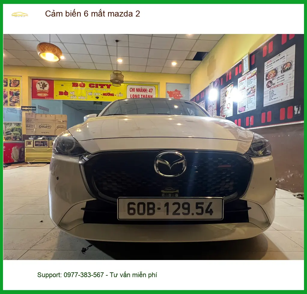 Anh Thịnh lắp cảm biến 6 mắt Mazda 2 tại Quận 6 để lùi xe an toàn hơn