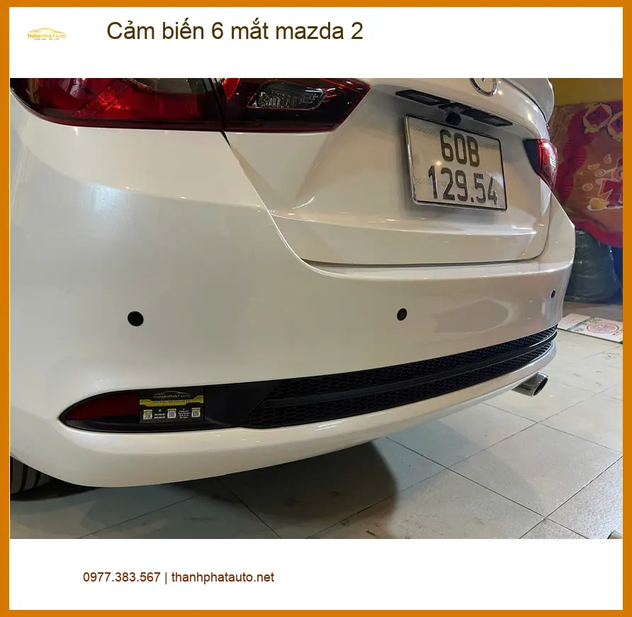 Anh Thịnh lắp cảm biến 6 mắt Mazda 2 tại Quận 6 để lùi xe an toàn hơn ảnh thực tế 2