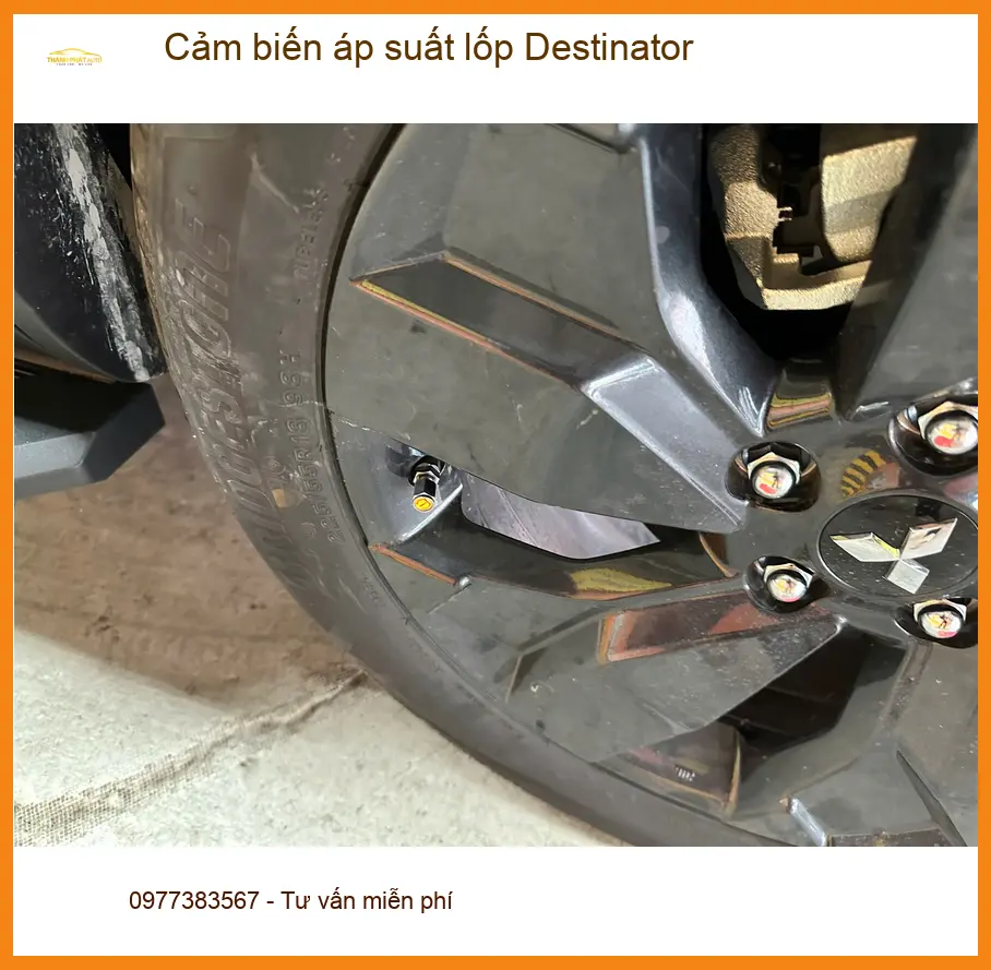 Chú Huy lắp Cảm biến áp suất lốp Destinator cho CRV tại Quận 2 để an tâm