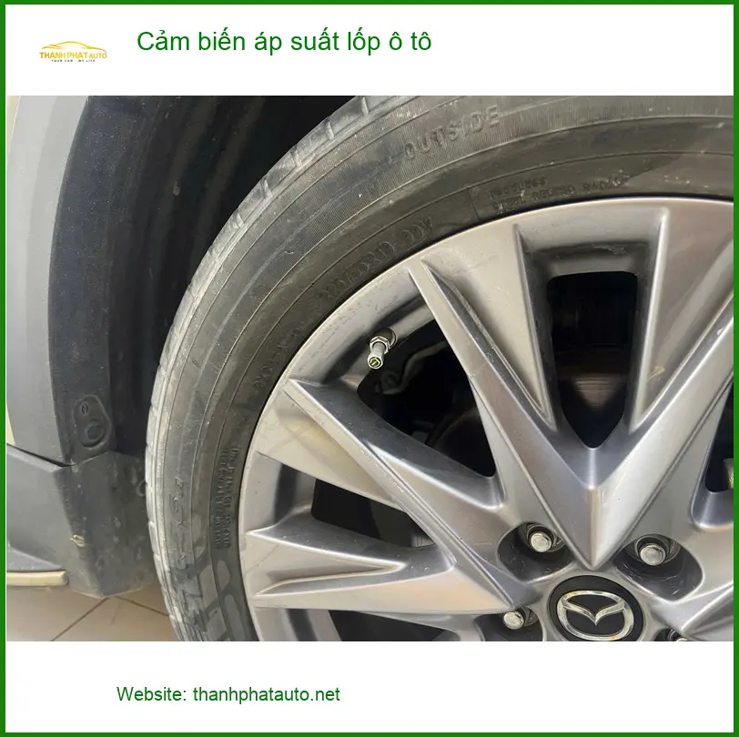 Cô Mai lắp cảm biến áp suất lốp ô tô Suzuki XL7 ở Quận Bình Tân