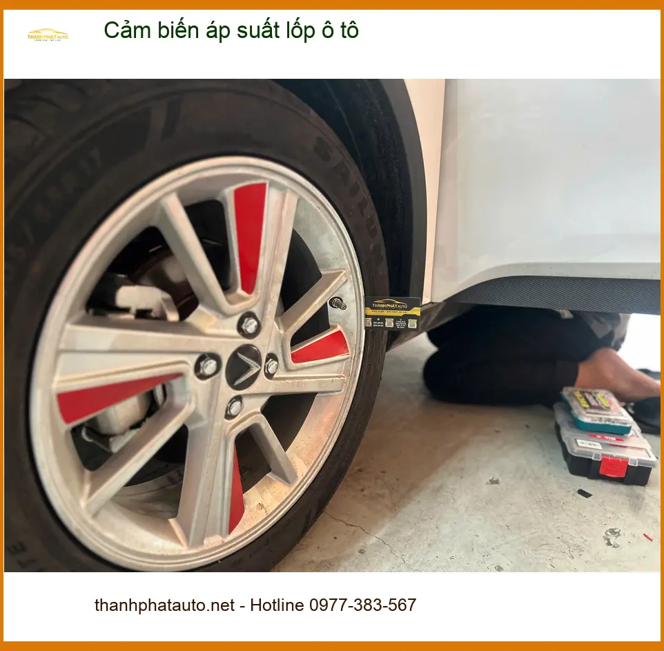 Anh Tuấn lắp cảm biến áp suất lốp ô tô Kia K3 tại Quận 12 trước chuyến về quê ảnh thực tế 2