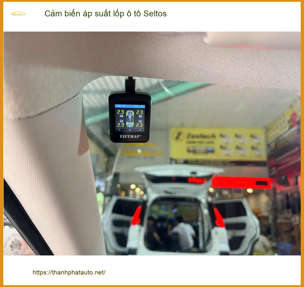 Chú Minh lắp cảm biến áp suất lốp Seltos tại Nhà Bè để lái xe an toàn hơn
