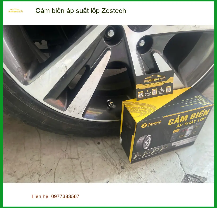 Anh Tùng lắp cảm biến áp suất lốp Zestech cho Ford Ranger tại Nhà Bè an toàn