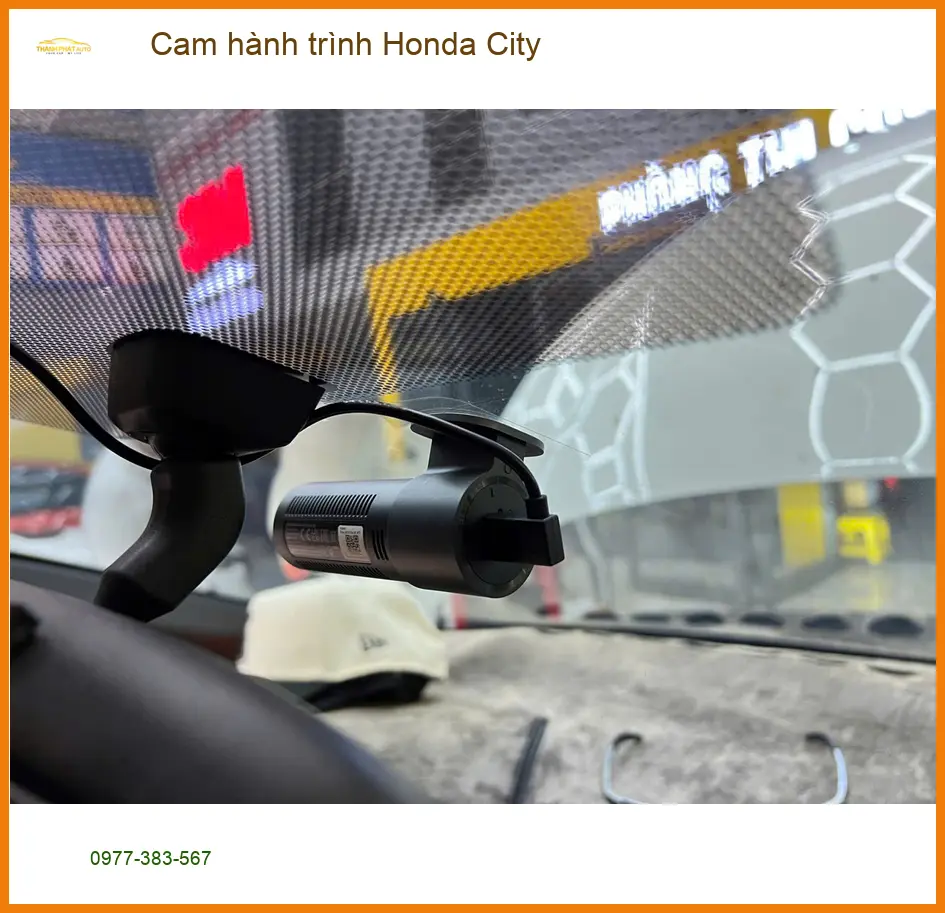 Chú Kiên lắp cam hành trình Honda City tại Hóc Môn sau một lần va chạm nhỏ ảnh thực tế 3